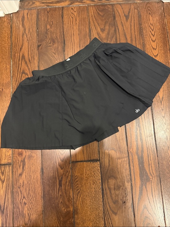 ALO Yoga Dresses & Skirts - ALO Yoga Black Pleated Performance Skirt